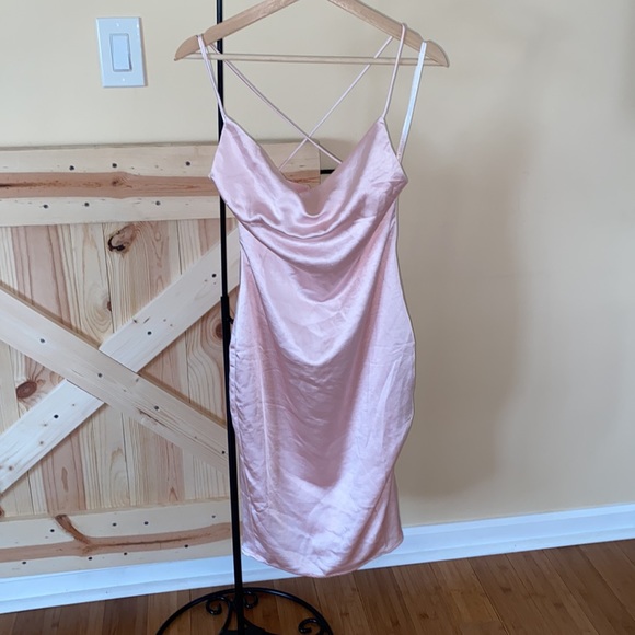 Billie Drape Midi Dress in Blush
superdown - Picture 4 of 7